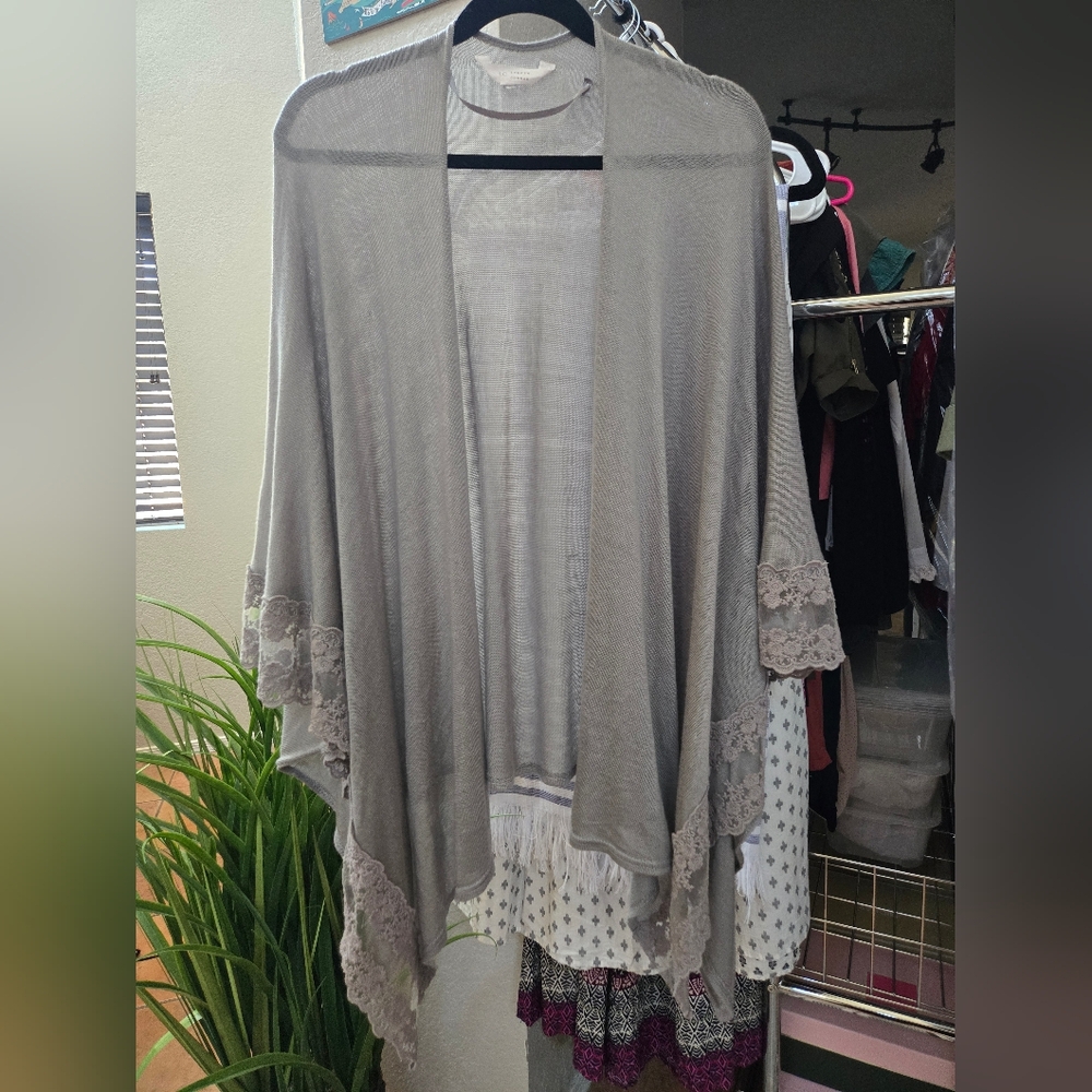 LC Lauren Conrad Gray Kimono